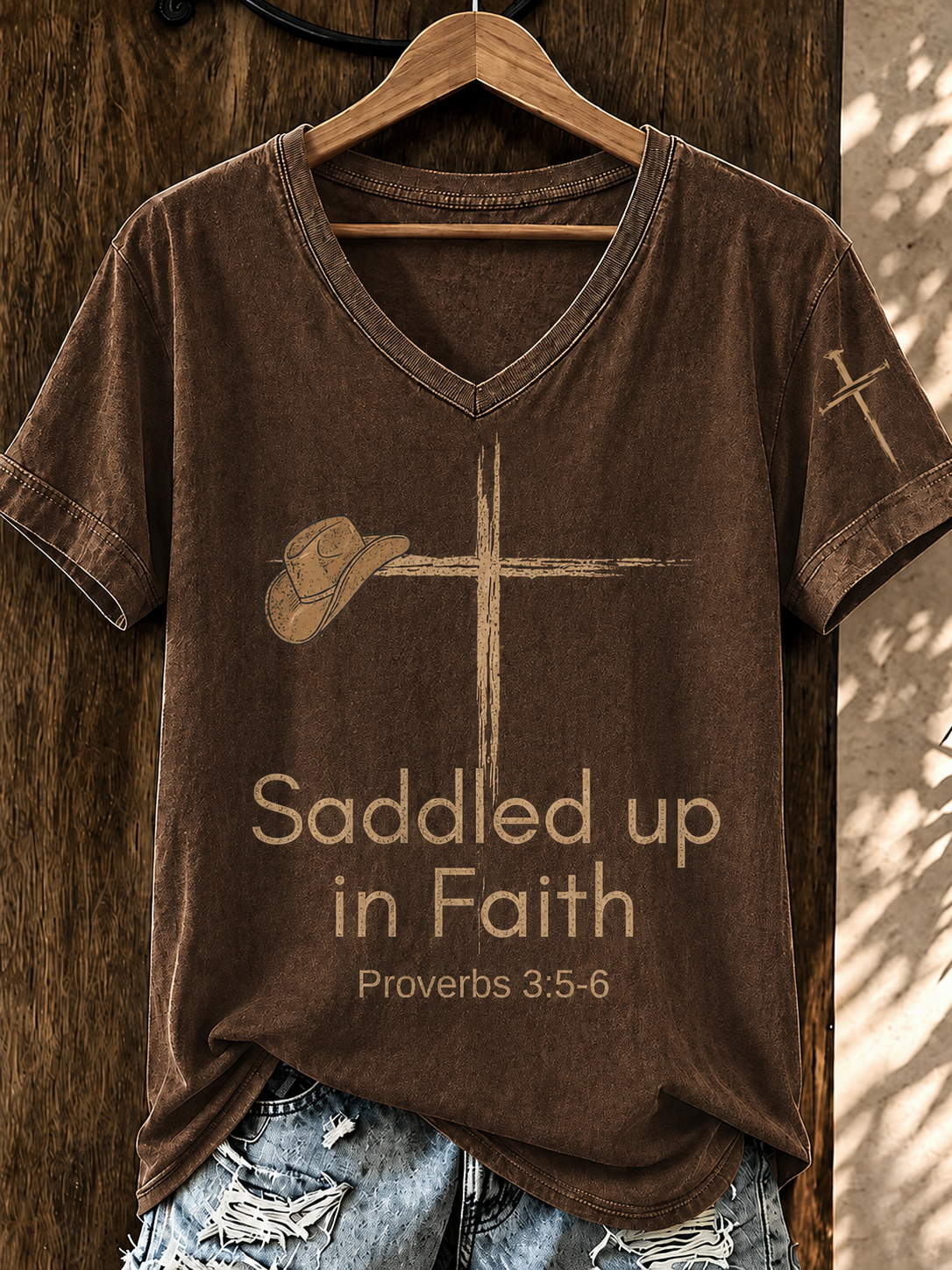 Damen Retro WesternSaddled Up in Faith V-Ausschnitt T-Shirt