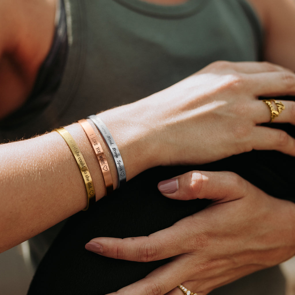 Schönes Mädchen, du schaffst schwere Dinge Manschettenarmband