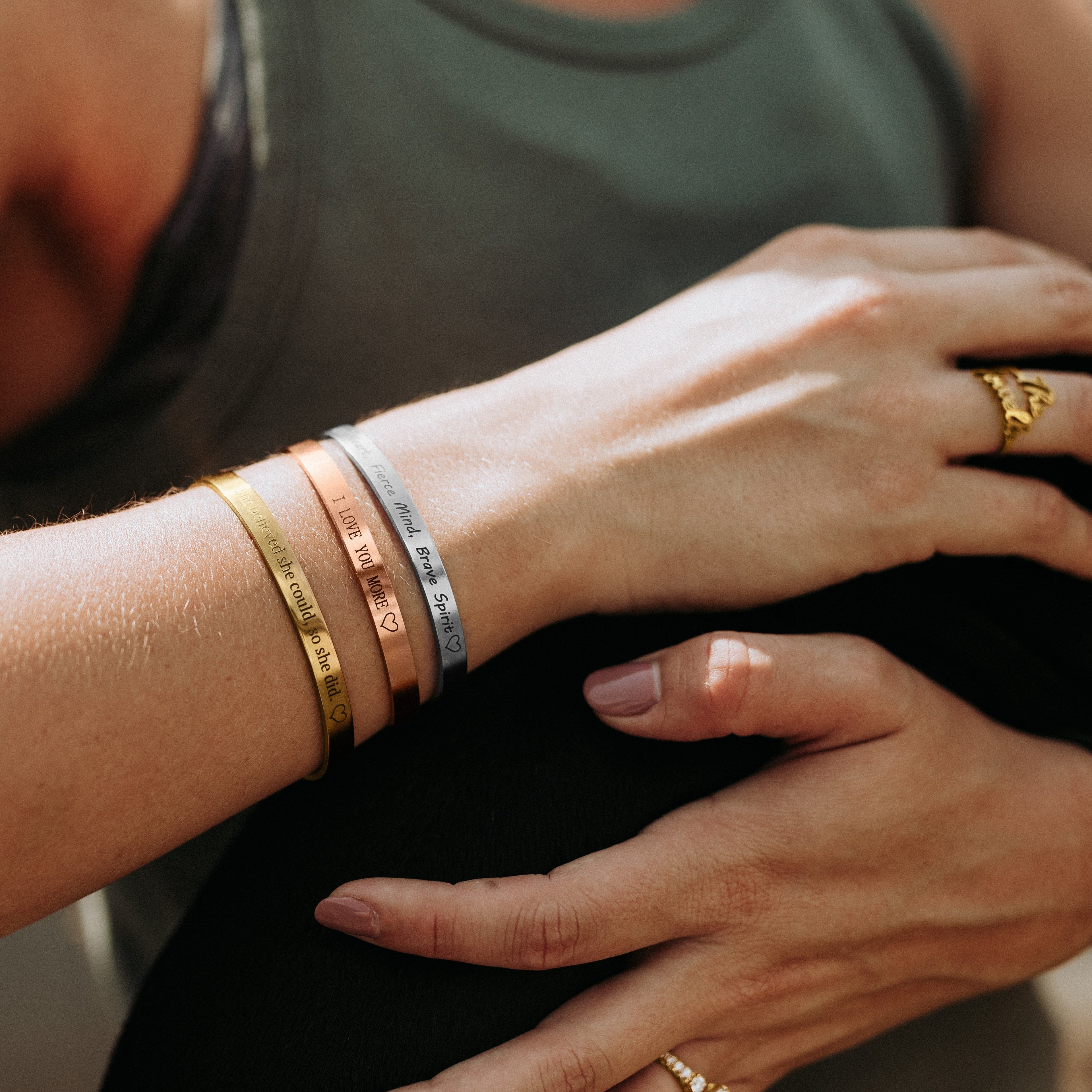 Schönes Mädchen, du schaffst schwere Dinge Manschettenarmband