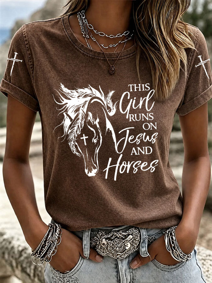 Damen T-Shirt "This Girl Runs On Jesus And Horses" Aufdruck Freizeit