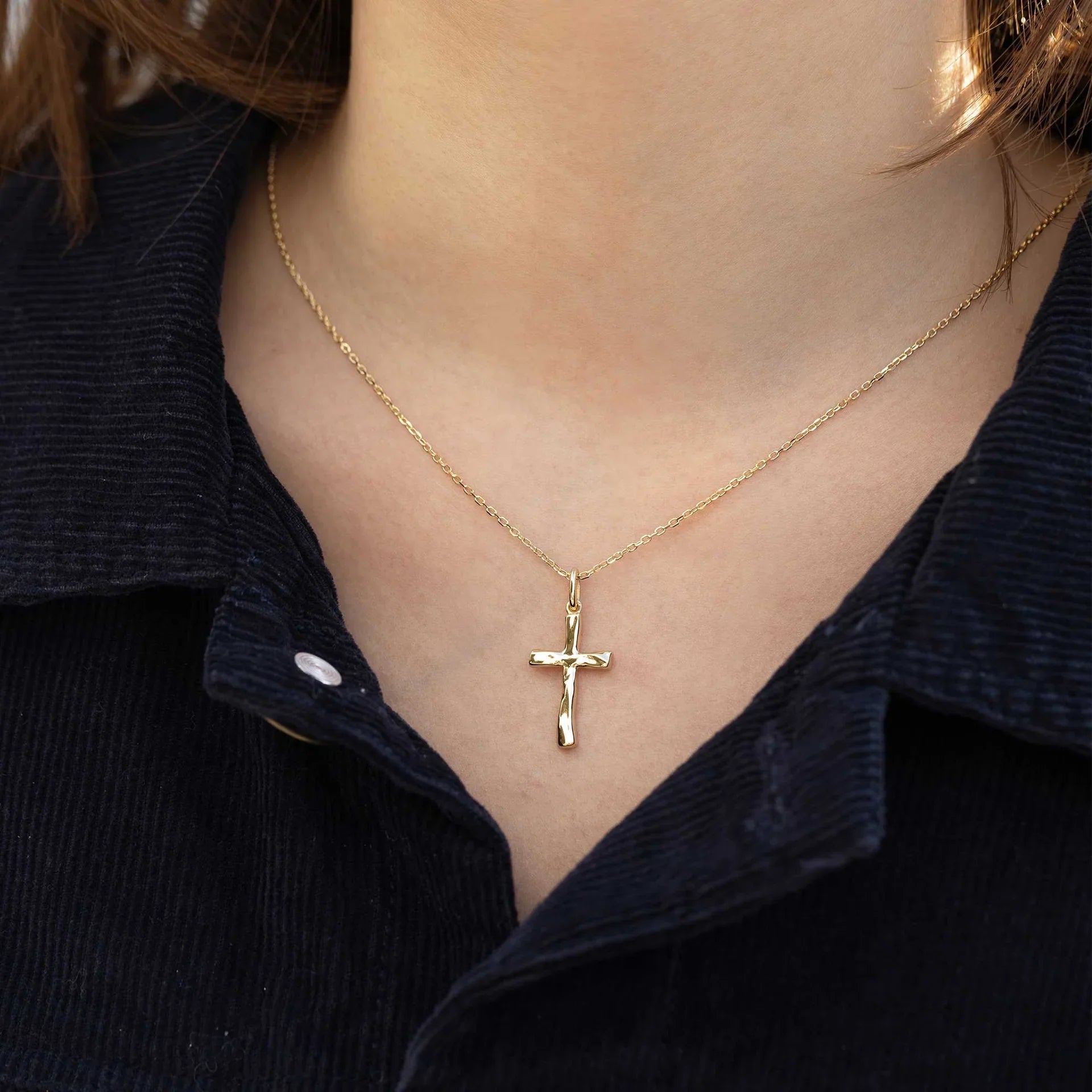 Collier croix liquide
