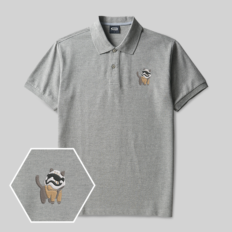 Weißes besticktes Poloshirt „Soldatenkatze Geek“