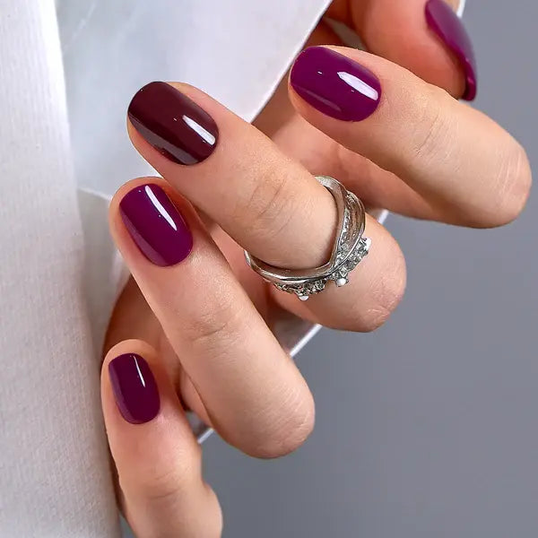 30-teilige Press-On-Nägel in Rouge-Glanz – Kurze, natürliche Alltagsmaniküre