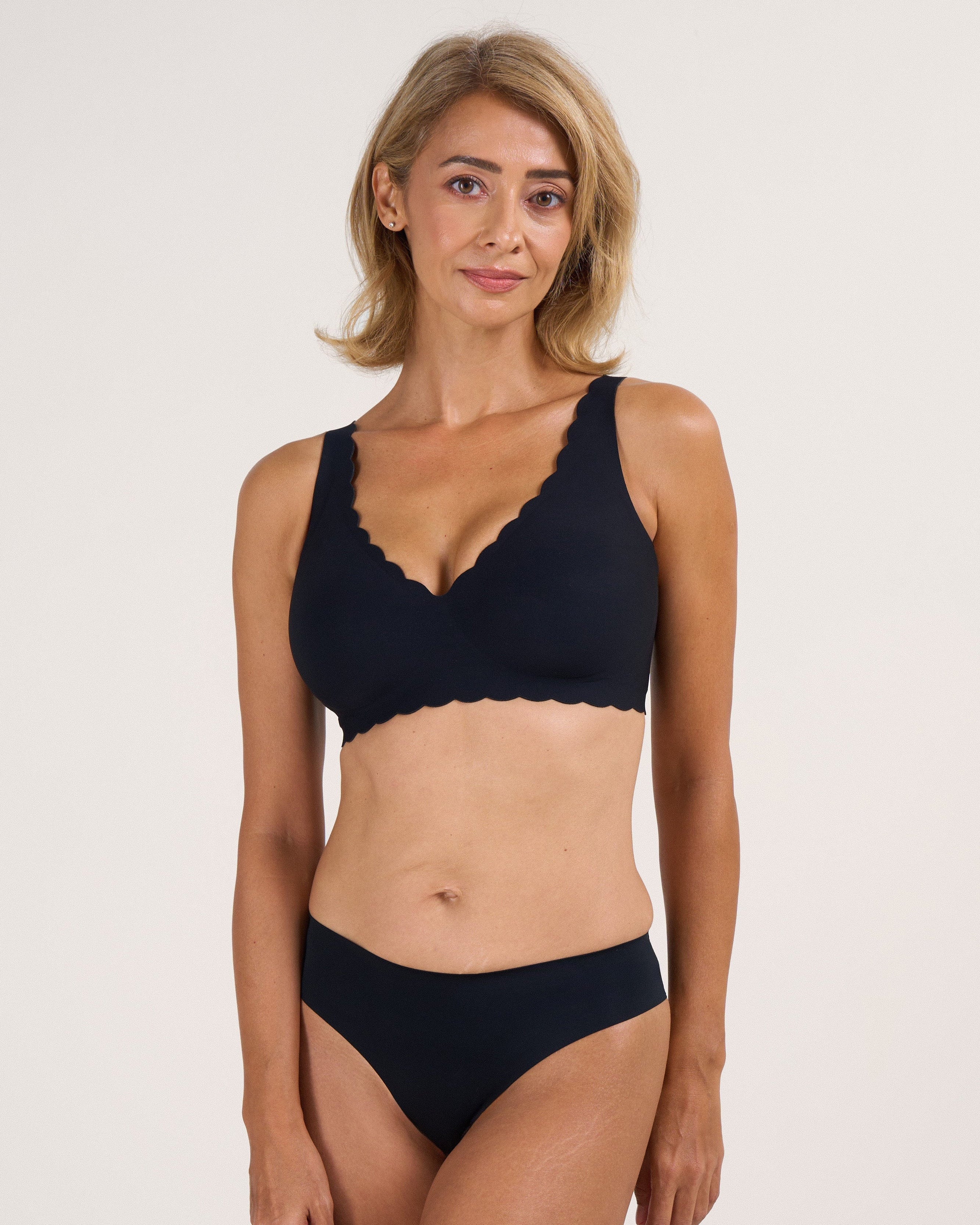 Scalloped Deep V Push-Up Seamless Wireless Jelly Bra