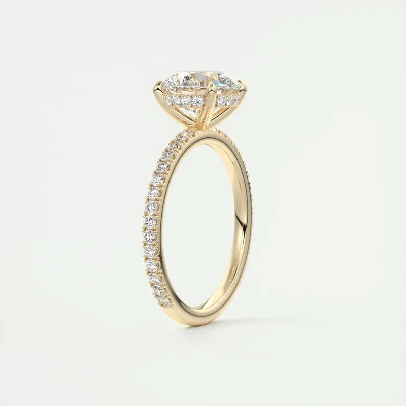 Bague ovale avec halo de moissanite