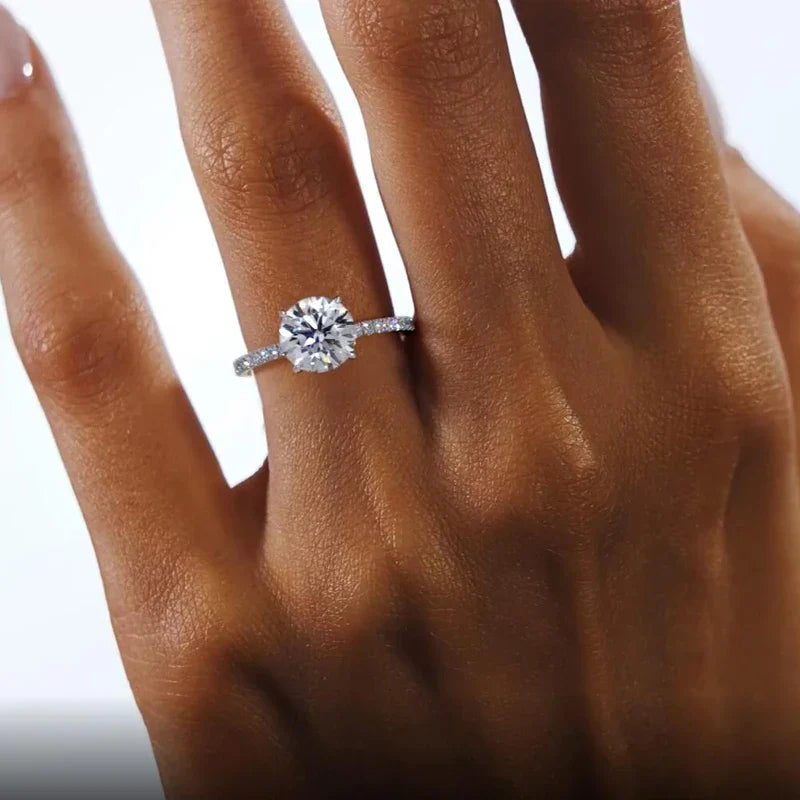 Moissanitring mit ovalem Halo