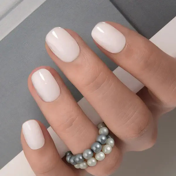 30-teilige Press-On-Nägel in Rouge-Glanz – Kurze, natürliche Alltagsmaniküre