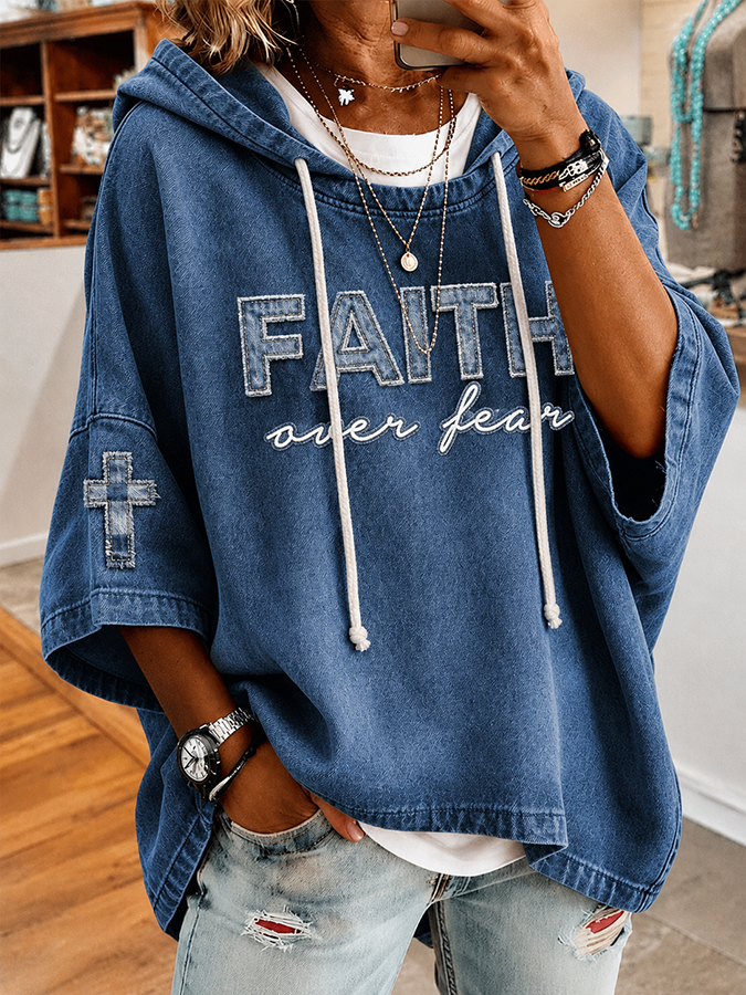 Damen-Hoodie mit "FAITH Over Fear"-Aufdruck