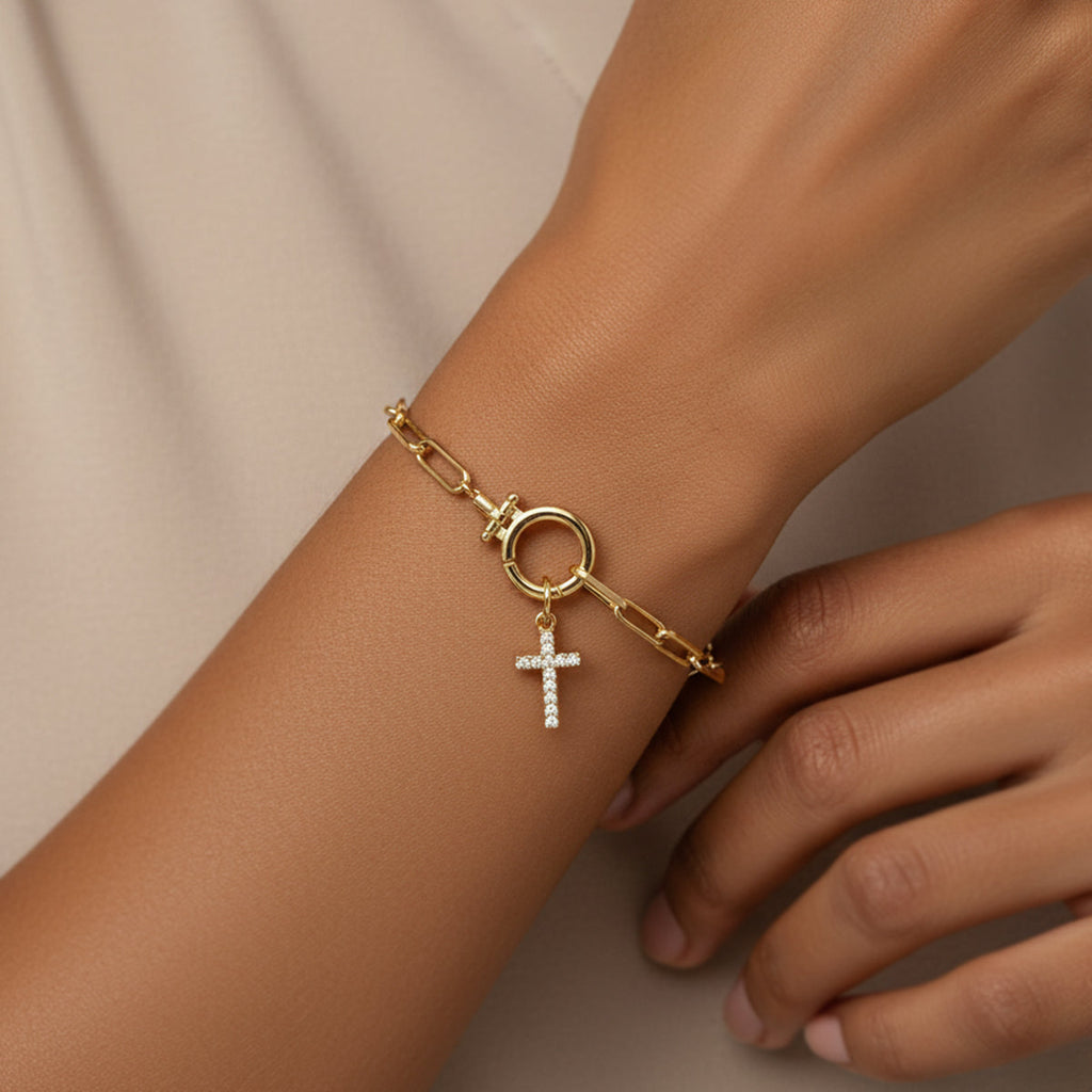 Minzfarbenes Büroklammer-Armband mit Pavé-Kreuz-Anhänger