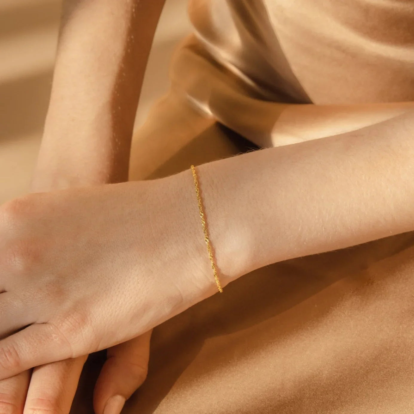 Minimalistisches Twist Armband