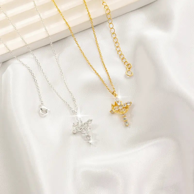 Le collier croix et couronne éternel